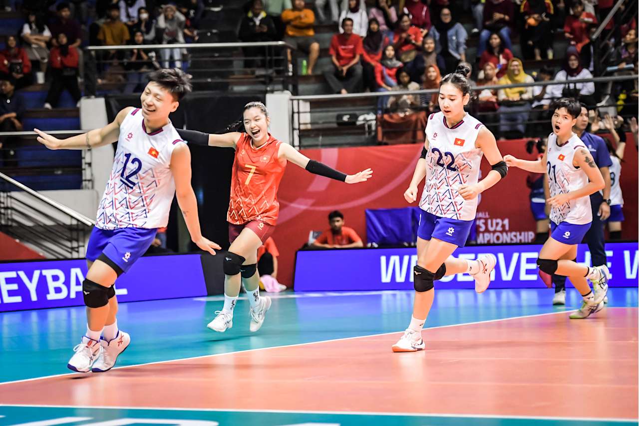 易对年轻运, 小组赛收官, cn 易对年轻运, 小组赛收官, cn